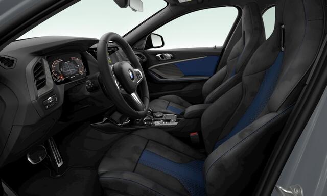 BMW 1-SERIE M135i xDrive | Live Cockpit | Panorama | Schaalstoelen | Memory | H&K | Head-Up | 19"LM | Mineral Grijs