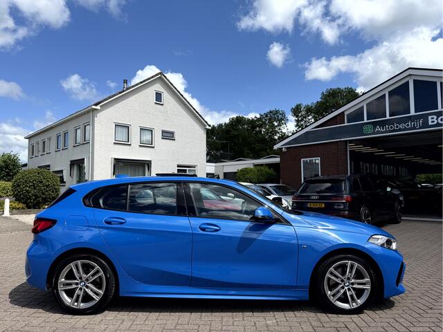 BMW 1-SERIE 118i Executive M-Sport Panoramadak, 17'Lmv, Stoel/Stuur Verwarming