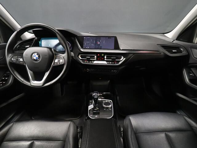 BMW 1-SERIE 118i High Executive Edition [SCHUIFKANTELDAK, APPLE CARPLAY, ANDROID, VOL LEDER, CAMERA, STOELVERWARMING, CRUISE, CLIMATE, NIEUWSTAAT]