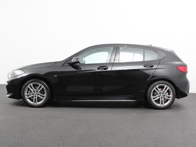 BMW 1-SERIE 118i M-Sport Climate Control Adeptive cruise control Stoelverwarming LED Parkeersensoren Apple carplay / Andriod auto