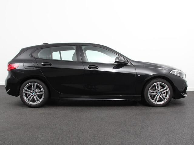 BMW 1-SERIE 118i M-Sport Climate Control Adeptive cruise control Stoelverwarming LED Parkeersensoren Apple carplay / Andriod auto