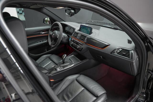 BMW 1-SERIE M140i High Executive |Apple Carplay|500+ pk|720nm koppel|custom stuurwiel|schuif/kanteldak|lederen bekleding|navigatie professional|nieuwe banden|nieuwe sierstukken|sterrenhemel|