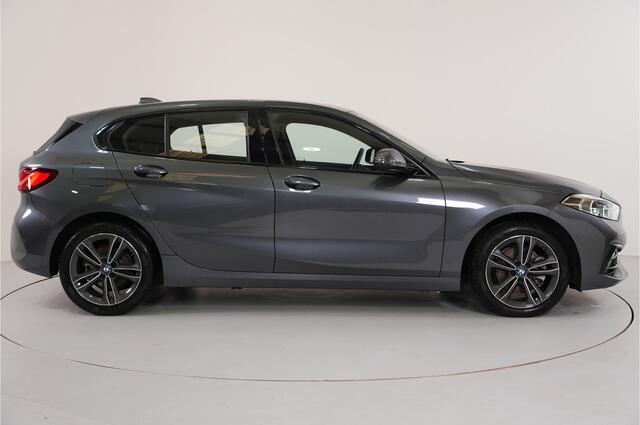 BMW 1-SERIE 118i Executive Edition | Virtual Cockpit | LED | Camera | Parkeer ass. |