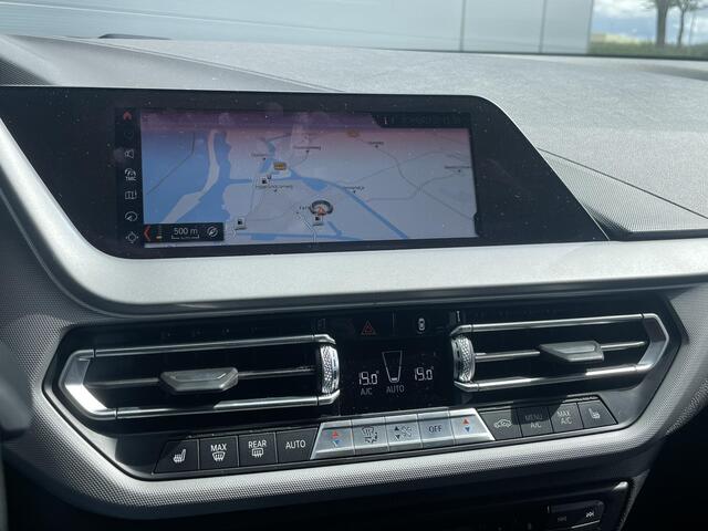 BMW 1-SERIE 118i Executive Edition | Navi | Comfort pakket | Donker glas