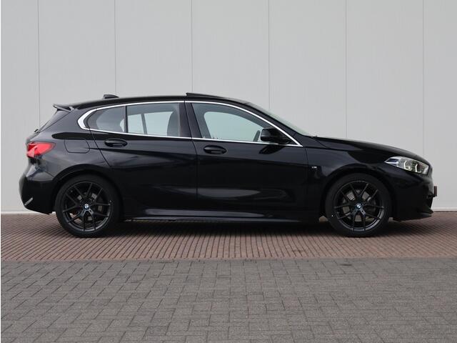 BMW 1-SERIE 118i Executive Edition M-Sportpakket/ Head-Up/ HiFi/ Cruise Control/ panoramadak/ Achteruitrijcamera/M sportstoelen/ 18" LMV
