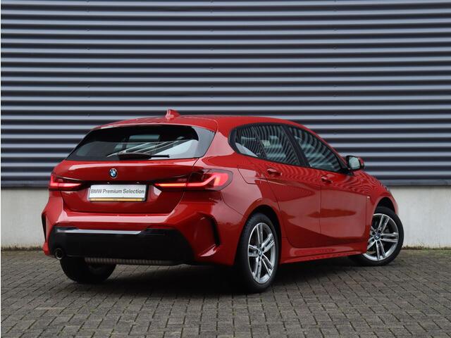 BMW 1-SERIE 5-deurs 118i | Executive | M Sportpakket | Apple Carplay | LED | 17'' LMV