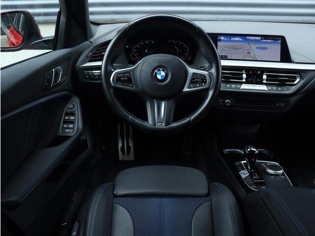 BMW 1-SERIE 5-deurs 118i | Executive | M Sportpakket | Apple Carplay | LED | 17'' LMV