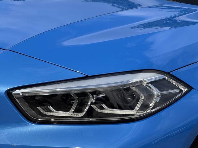 BMW 1-SERIE 118i Exe | M-Sport | Panorama | 18" | Stoelverw. | HiFi | Camera | Getint Glas