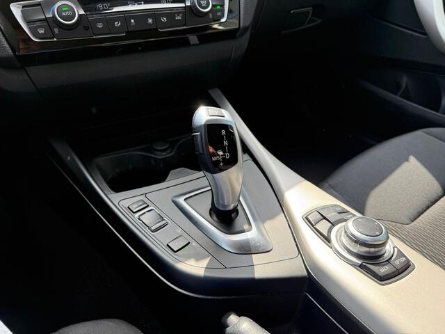 BMW 1-SERIE 118i Centennial Executive Automaat All season banden