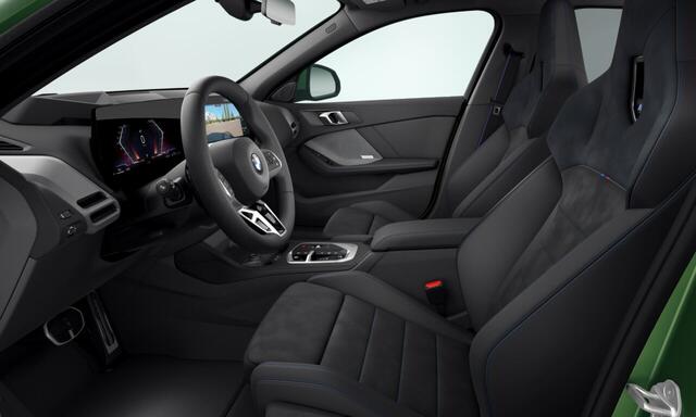 BMW 1-SERIE 120 | Indiv. Anglesey Green | M-Sport Pro | 19'' | Harman/Kardon | Panorama. | Head-Up | Park + Driv. Plus | Elek. stoel. | Comf. Acc. | Stuur + stoelverw. | Grille verlicht