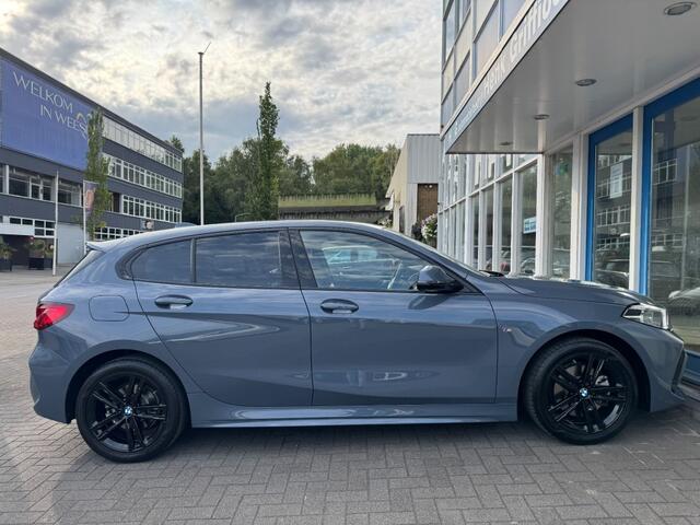 BMW 1-SERIE 118i High Executive I Rood interieur I Apple Carplay/Android Auto