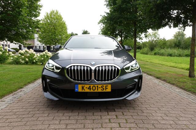 BMW 1-SERIE 118i High Executive M-Sport | Panodak | Stoelverw. | LED | DAB | Camera |