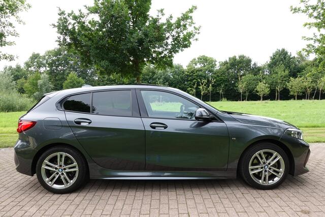 BMW 1-SERIE 118i High Executive M-Sport | Panodak | Stoelverw. | LED | DAB | Camera |
