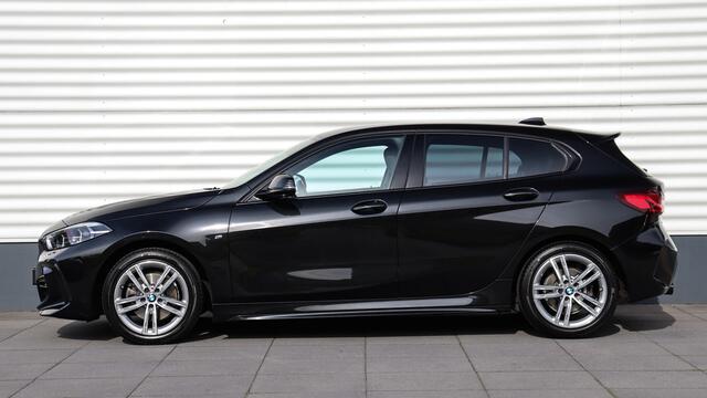 BMW 1-SERIE 118i M-Sport | Shadow Line | M Achterspoiler | Live Cockpit Professional