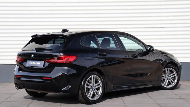 BMW 1-SERIE 118i M-Sport | Shadow Line | M Achterspoiler | Live Cockpit Professional