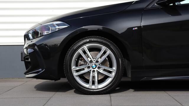 BMW 1-SERIE 118i M-Sport | Shadow Line | M Achterspoiler | Live Cockpit Professional