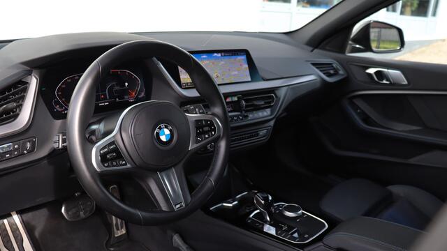 BMW 1-SERIE 118i M-Sport | Shadow Line | M Achterspoiler | Live Cockpit Professional