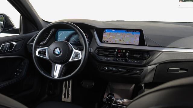 BMW 1-SERIE 118i M-Sport | Shadow Line | M Achterspoiler | Live Cockpit Professional