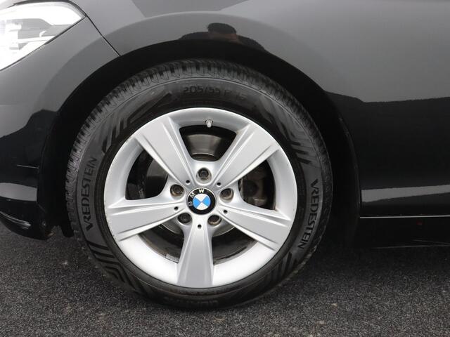 BMW 1-SERIE automaat 118i Corporate Lease Executive navi cruise leer bleutooth led pdc Lmvelg L mooie strake automaat. 4deurs met leer.