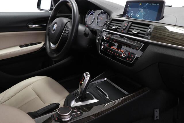 BMW 1-SERIE 118i Corporate Lease High Executive | LEDER | STOELVERWARMING | HOUTAFWERKING | 17"