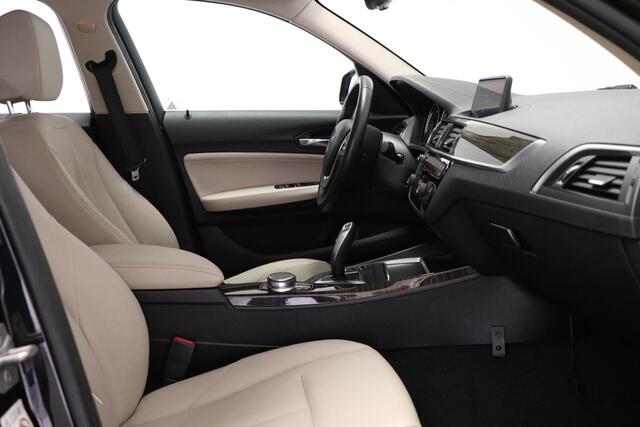 BMW 1-SERIE 118i Corporate Lease High Executive | LEDER | STOELVERWARMING | HOUTAFWERKING | 17"
