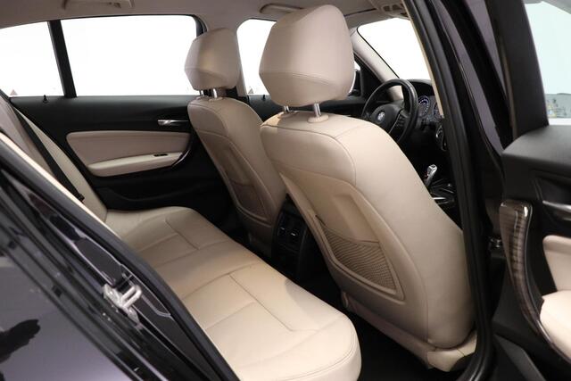 BMW 1-SERIE 118i Corporate Lease High Executive | LEDER | STOELVERWARMING | HOUTAFWERKING | 17"
