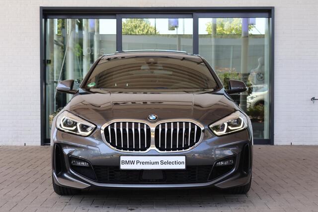 BMW 1-SERIE 5-deurs 118i | Model M Sport | Parking Pack | Panoramadak