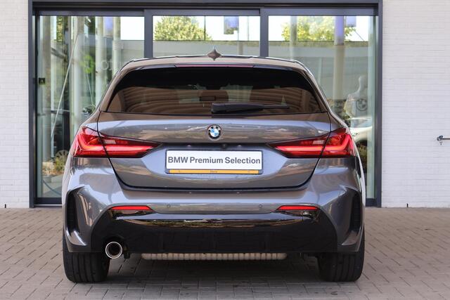BMW 1-SERIE 5-deurs 118i | Model M Sport | Parking Pack | Panoramadak