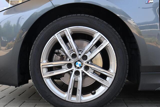 BMW 1-SERIE 5-deurs 118i | Model M Sport | Parking Pack | Panoramadak