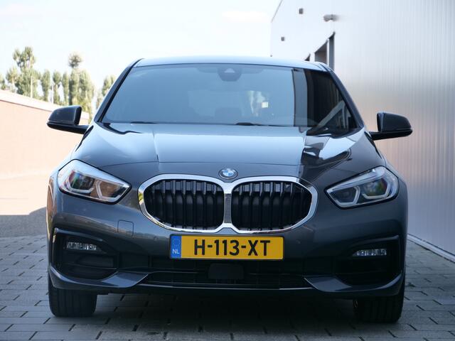 BMW 1-SERIE 118i 141pk Executive Edition Automaat LED / Camera / Sporstoelen