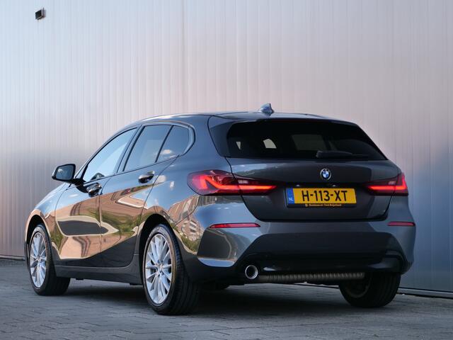 BMW 1-SERIE 118i 141pk Executive Edition Automaat LED / Camera / Sporstoelen