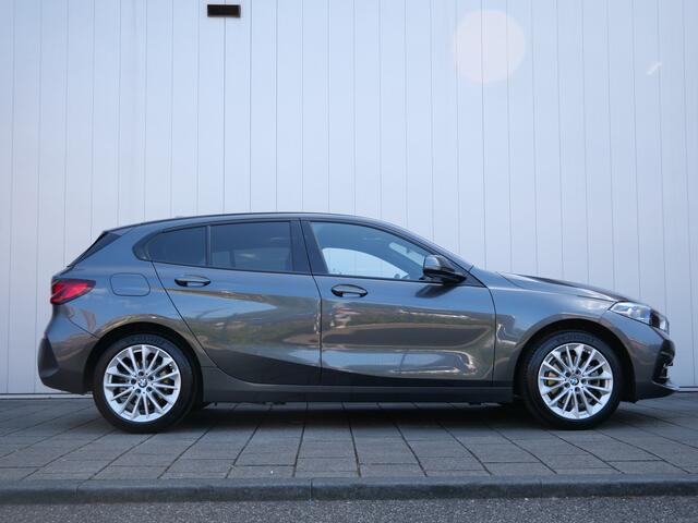 BMW 1-SERIE 118i 141pk Executive Edition Automaat LED / Camera / Sporstoelen