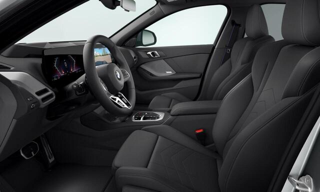 BMW 1-SERIE 120 | Individual Lak | M Sportpakket Pro | Harman Kardon | Panoramadak | Sportstoelen | Innovation Pack