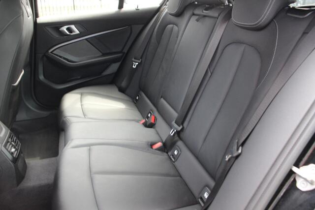 BMW 1-SERIE M135i xDrive High Executive | Pano | Leder | ACC | Sfeerverlichting | H/K