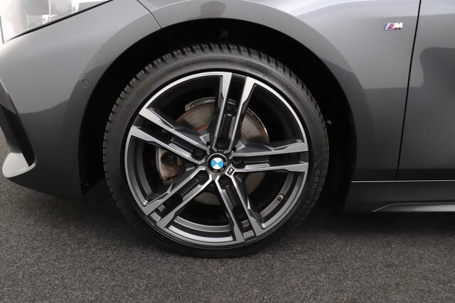 BMW 1-SERIE 118i 136 PK Aut. M-Sport Lederen Sportoelen Camera 18' LMV Dodehoek
