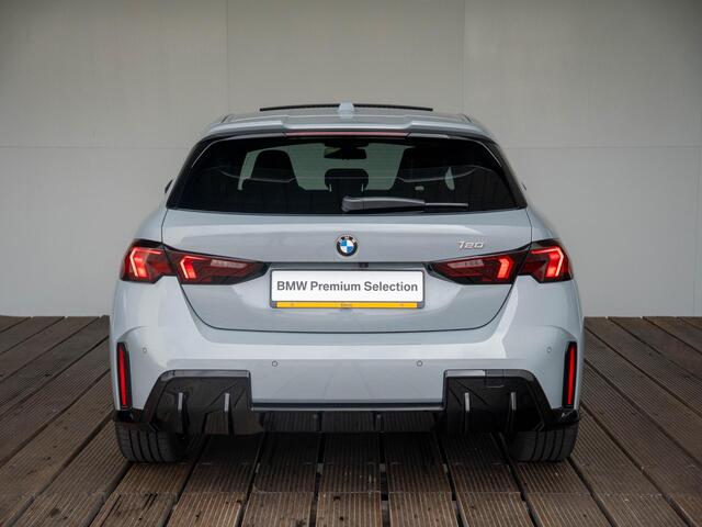 BMW 1-SERIE 120 | M Sportpakket Pro | Premium Pack | Verwarmd Stuurwiel | Comfort Access | Achteruitrijcamera | Panoramadak | Isofix | Stoelverwarming | Harman-Kardon | Parking Assistant | 19''