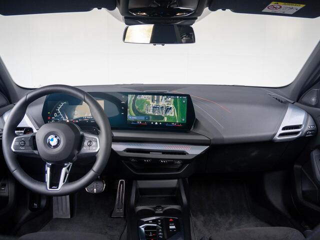 BMW 1-SERIE 120 | M Sportpakket Pro | Premium Pack | Verwarmd Stuurwiel | Comfort Access | Achteruitrijcamera | Panoramadak | Isofix | Stoelverwarming | Harman-Kardon | Parking Assistant | 19''