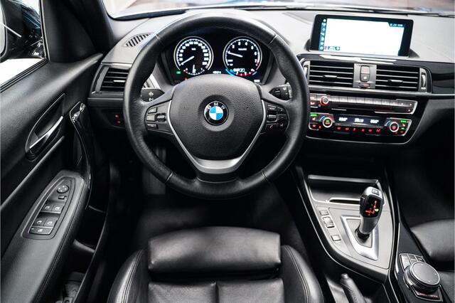 BMW 1-SERIE 118i Sport Line Edition/Trekhaak/Camera/Carplay/Leder