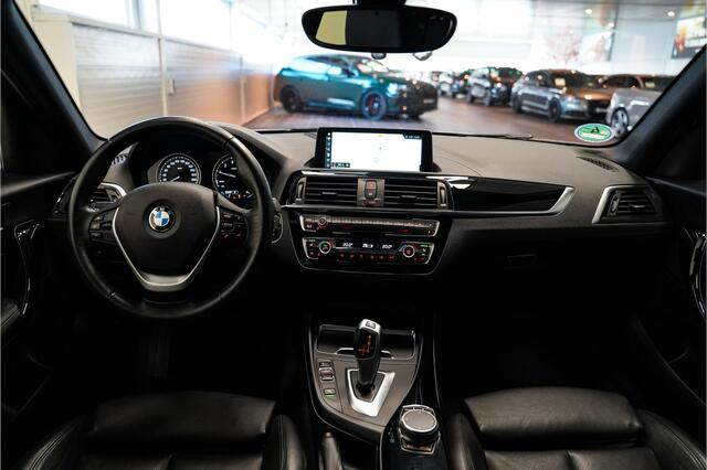 BMW 1-SERIE 118i Sport Line Edition/Trekhaak/Camera/Carplay/Leder