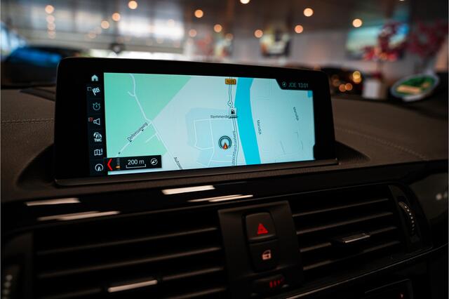 BMW 1-SERIE 118i Sport Line Edition/Trekhaak/Camera/Carplay/Leder