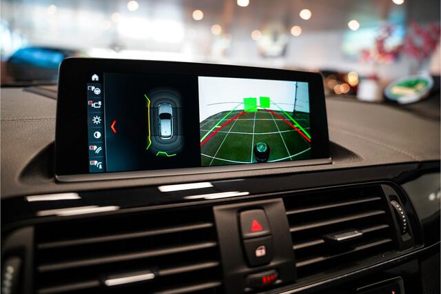 BMW 1-SERIE 118i Sport Line Edition/Trekhaak/Camera/Carplay/Leder