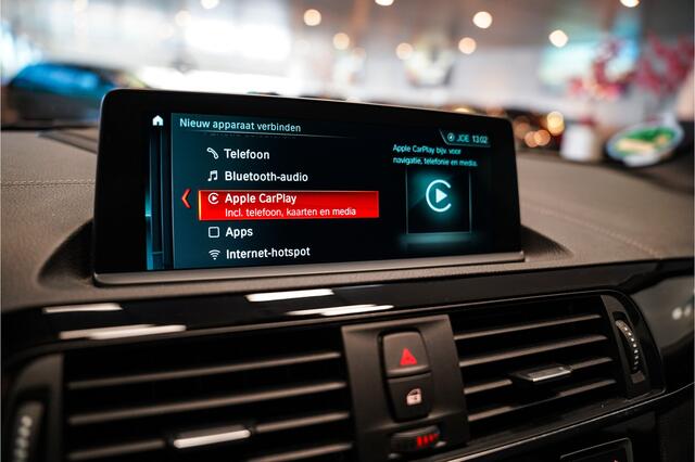 BMW 1-SERIE 118i Sport Line Edition/Trekhaak/Camera/Carplay/Leder