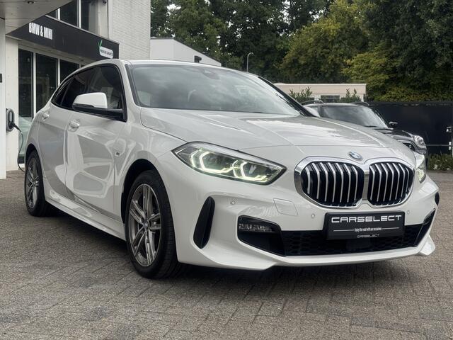 BMW 1-SERIE 118i High Exe, M-Pakket DAB-tuner, Apple/Android, Lichtpakket .Neem contact op en we maken een afspraak!