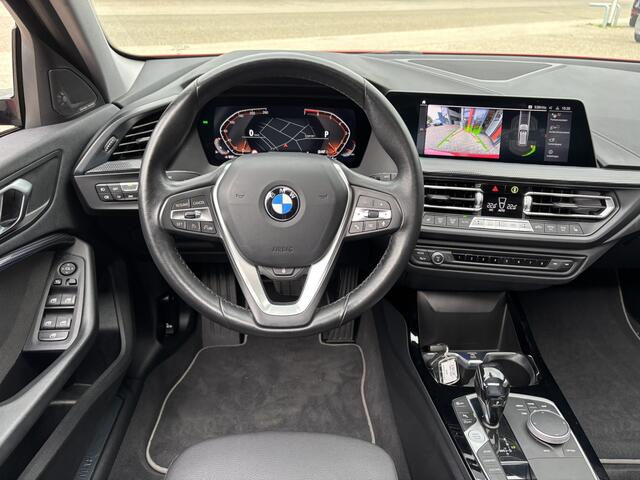 BMW 1-SERIE 118i Executive Sportline / Schuifkanteldak / Harman Kardon Audio / Camera / Stoel en Stuurverwarming /