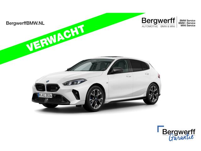 BMW 1-SERIE M135 xDrive - Pano - Trekhaak - Head-Up - Harman Kadon - Driving Ass