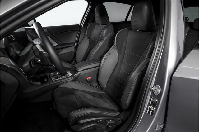 BMW 1-SERIE 120 M Sport - Automaat | Dig. Cockpit | Adapt. Cruise | Stoelverw. | PDC | Camera | NAV + App. Connect | ECC | DAB | LM 18" | 9811