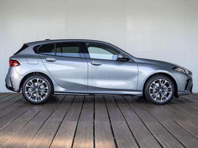 BMW 1-SERIE 120 | M Sport Design | Achteruitrijcamera | Stoelverwarming | Isofix