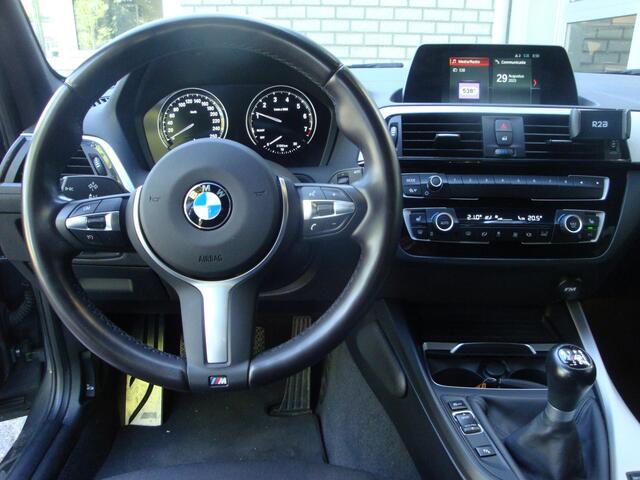 BMW 1-SERIE 118i Edition M Sport Shadow High Executive