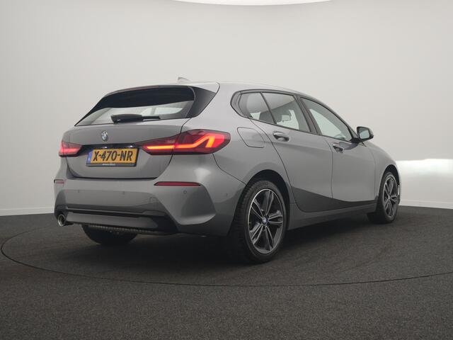 BMW 1-SERIE 118i - RIJKLAARPRIJS - Automaat - Achteruitrijcamera - All Seasonbanden - Stoel- en Stuurverwarming
