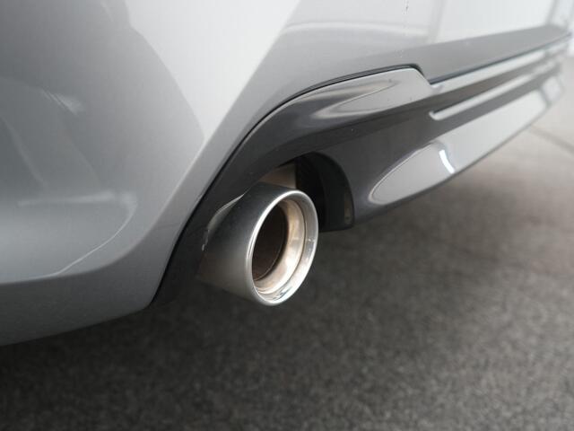 BMW 1-SERIE 118i - RIJKLAARPRIJS - Automaat - Achteruitrijcamera - All Seasonbanden - Stoel- en Stuurverwarming